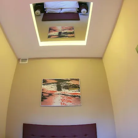 Mirror Pink Krakkó
