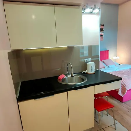 Mirror Pink Apartment *